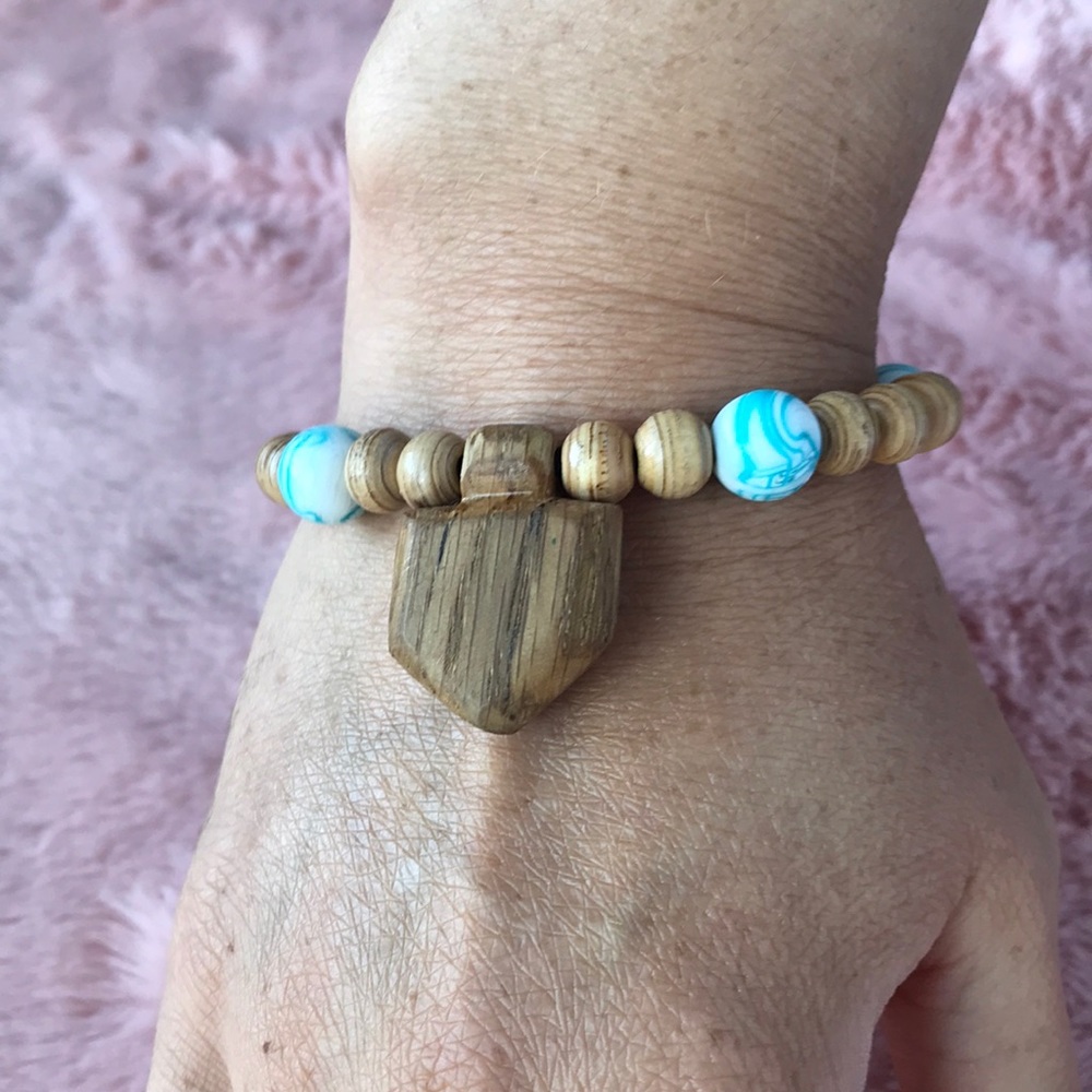 Handmade wooden beads bracelet with leather thread
